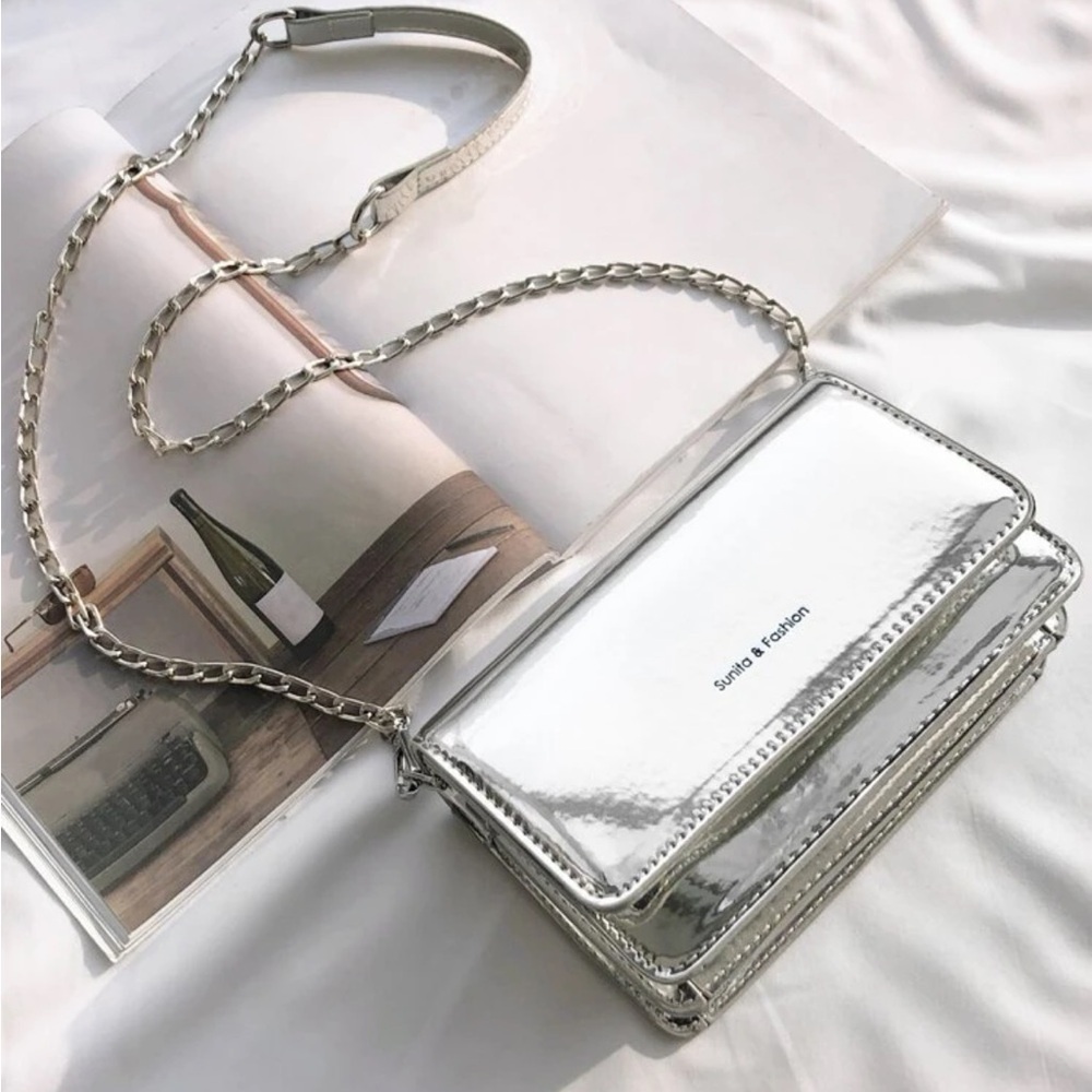 Silver Button Close Chain Strap Women's Crossbody/Shoulder Purse Bag NWOT - Picture 2 of 4